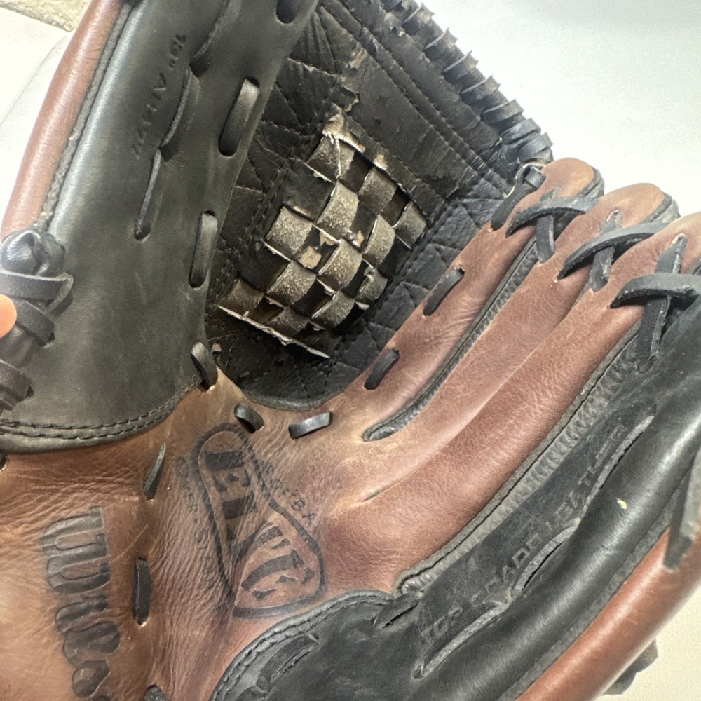 Wilson Softball Elite Glove Rt Hand Throw 13"‎ Blk Brown A2477 EUC - Picture 6 of 12
